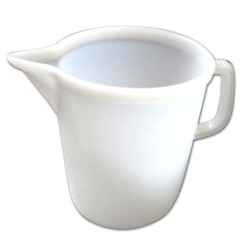 PICHET DOSEUR AVEC BEC VERSEUR ET ANSE 5L