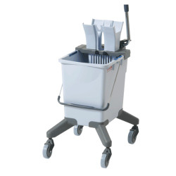 CHARIOT DE LAVAGE SEAU 15L PRESSE+SUPPORT BANDEAU + BANDEAU MICROFIBRES+ROUES US PRO VILEDA 174030