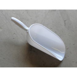 PELLE PLASTIQUE AVEC MANCHE (POUR REPANDRE LE SEL DE DENEIGEMENT)